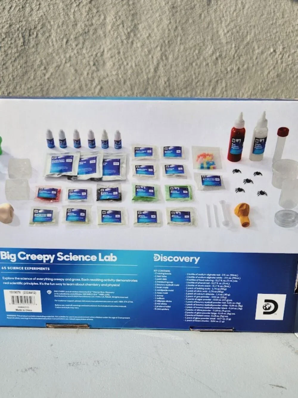 NEW Discovery Big Creepy Science Lab Kit 65 Experiments Amazing Reactions Chemis